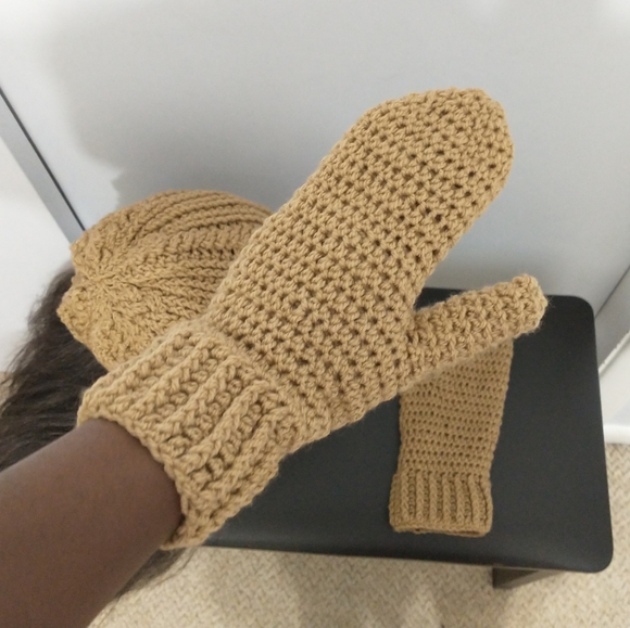 Handmade Mittens & Cable Stitch Beanie Set - Picture 6 of 8